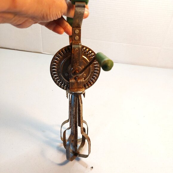 Vtg Hand Held Manual Egg Beater by RAPID - Picture 4 of 6